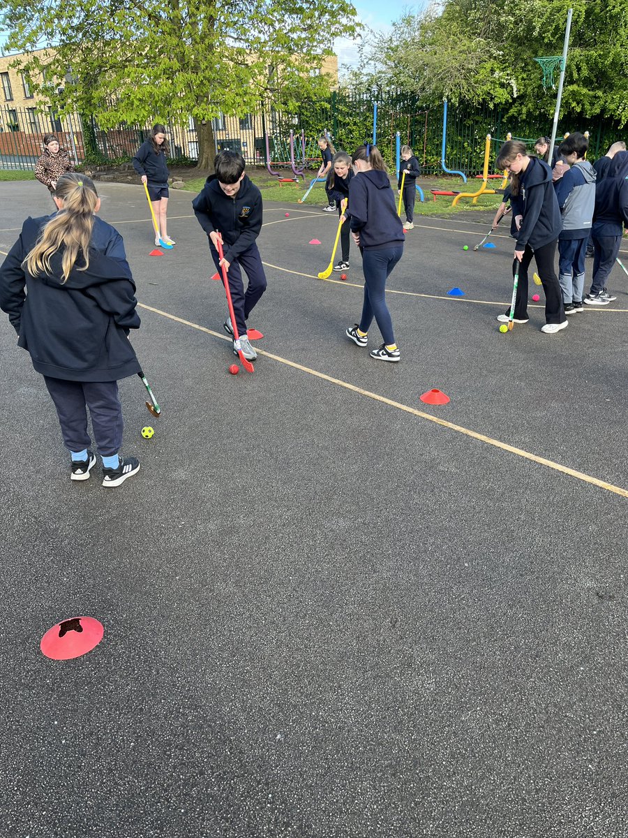 StEdwards_C4's tweet photo. We have also started our topic of Hockey on a Thursday, beginning with using the hockey stick and dribbling. #stedwardspe https://t.co/j4RBEUo2k5