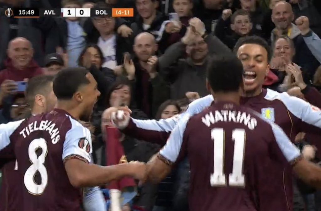 Daykerpriest's tweet photo. GOOOOOOOOAAAAAAAAAAALLLLLLLLLLLLLLLLL ASTON VILLA GO AHEAD WITH THE HELP OF OLLIE WATKINS WHO SCORES A SPECTACULAR GOAL. ROGERS WITH A LOVELY ASSIST.
#AVLBOL #UEL https://t.co/7yhVxdjWHE