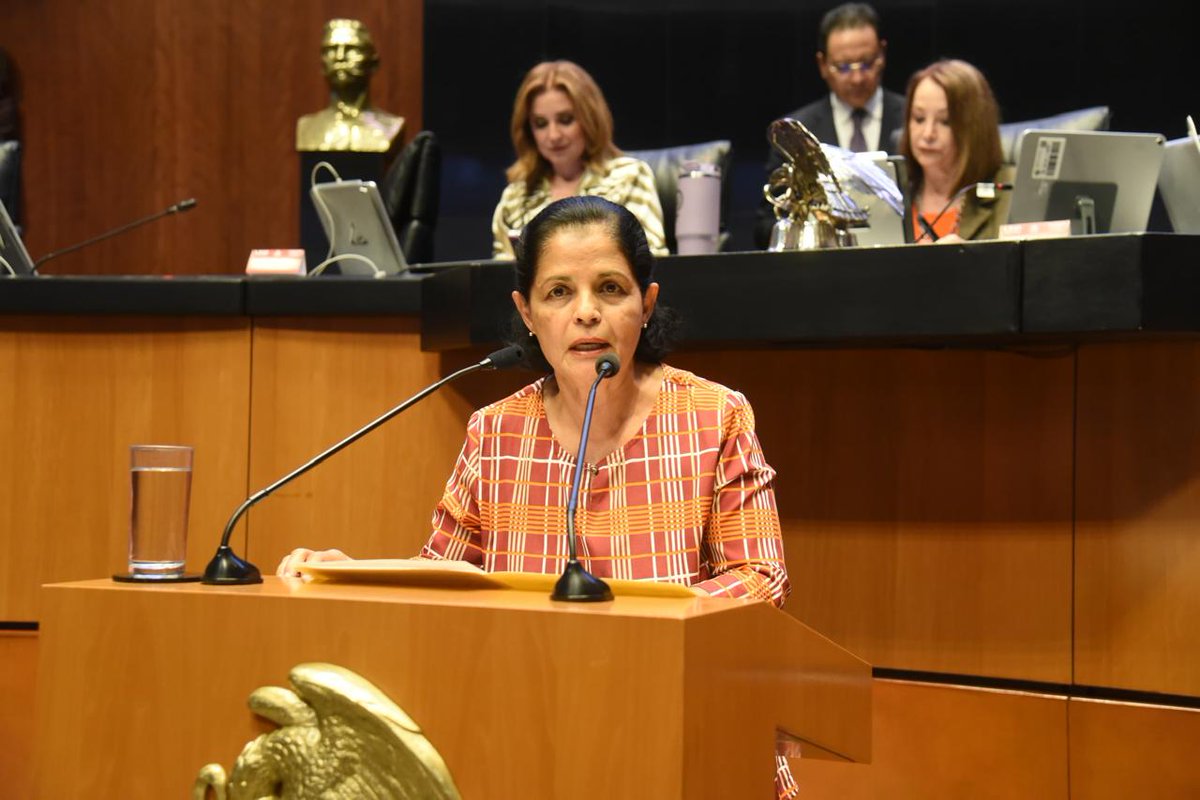 RocioCoronaNkm's tweet image. Las historias que vemos en pantalla también construyen el país 🎬🌎.

Ayer en el @senadomexicano aprobamos la Ley Federal de #Cine y el #Audiovisual 📽️ y fortalecimos la Ley de #DerechosdeAutor 📝, iniciativas impulsadas por la presidenta @Claudiashein 👩🏻‍⚖️.

Un paso firme para