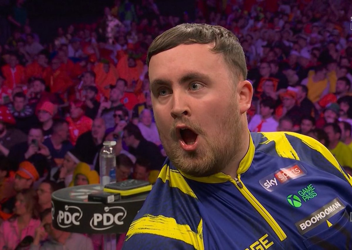 Mimo wszystko podziwiam, że on sobie nic nie robi z tych gwizdów i buczenia kibiców xd