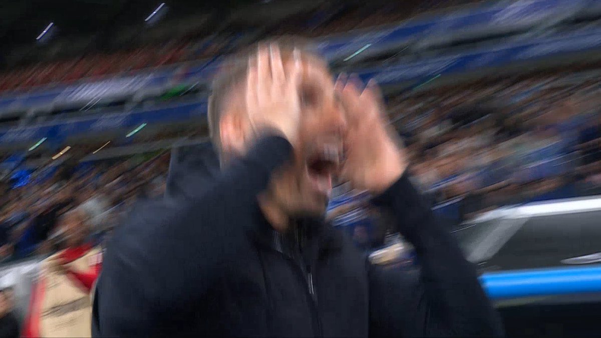 ActuL1_'s tweet photo. Genre là l’arbitre ne va même pas ne serait-ce que VOIR LA VAR ??? 🤬🤬

WOW WOW…

Le coup de coude qu’il met… il y a volonté de nuire sur Moreira. https://t.co/2oEvckxj54