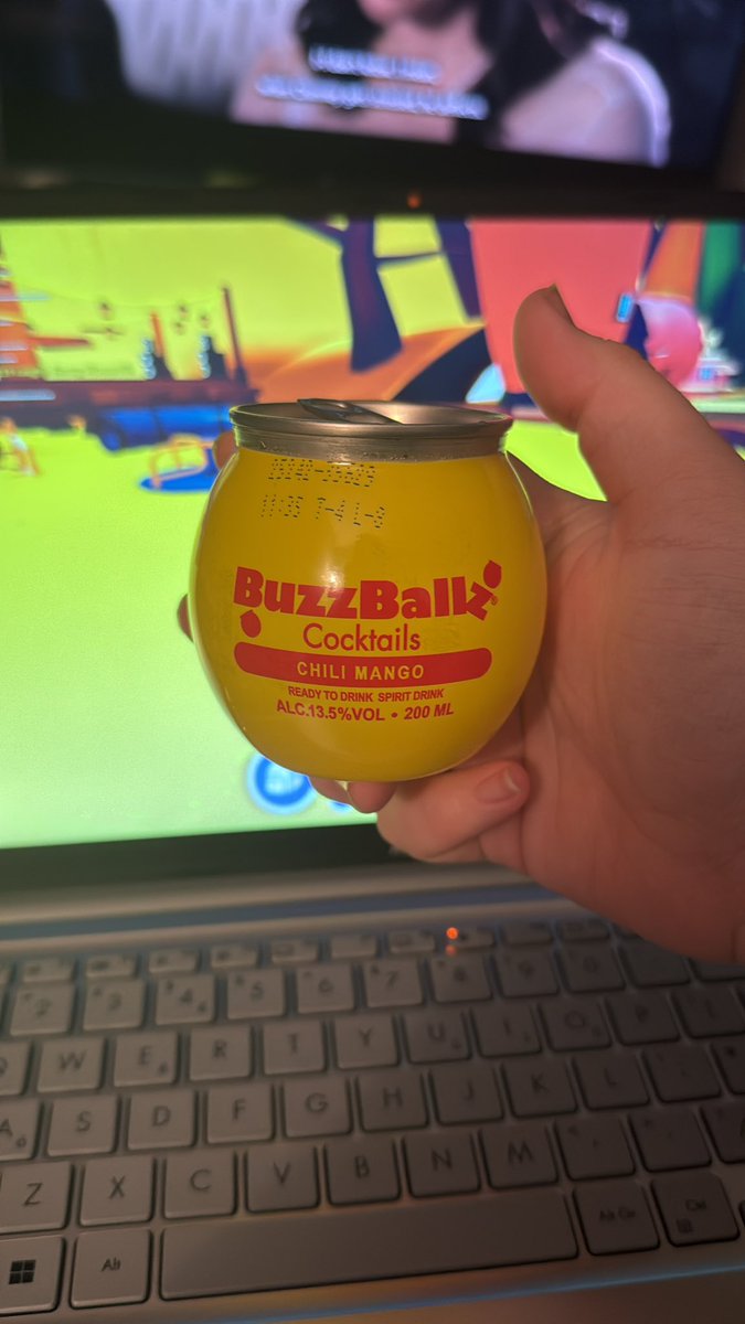 victoria/tori ❄️ tweet media