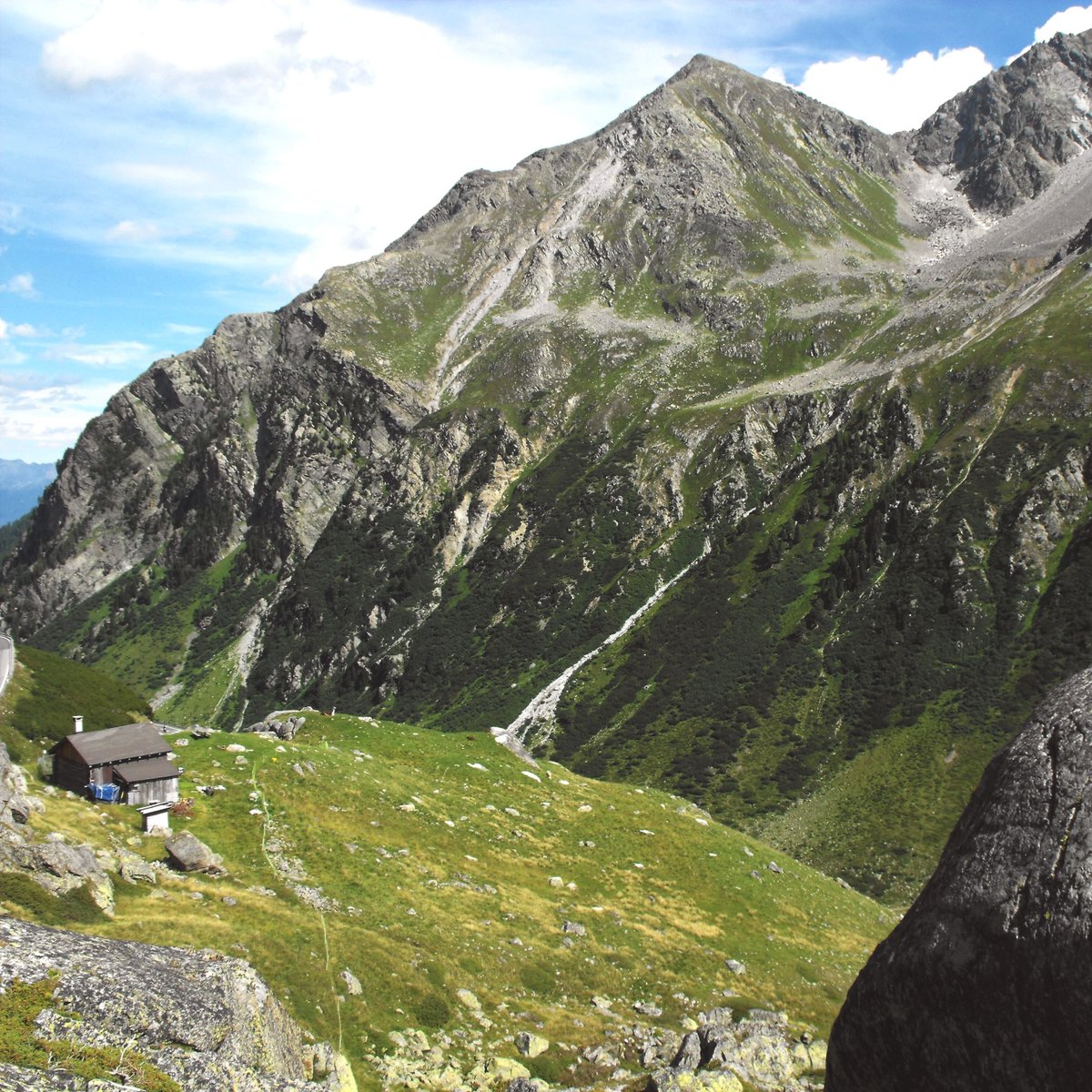 MachuraJerzy's tweet image. A chalet in the Swiss Alps 🤩

#travelphotography #mountains #Alps #Schwizerland #Schweiz #landscape #NaturePhotography
📷(my)🇨🇭