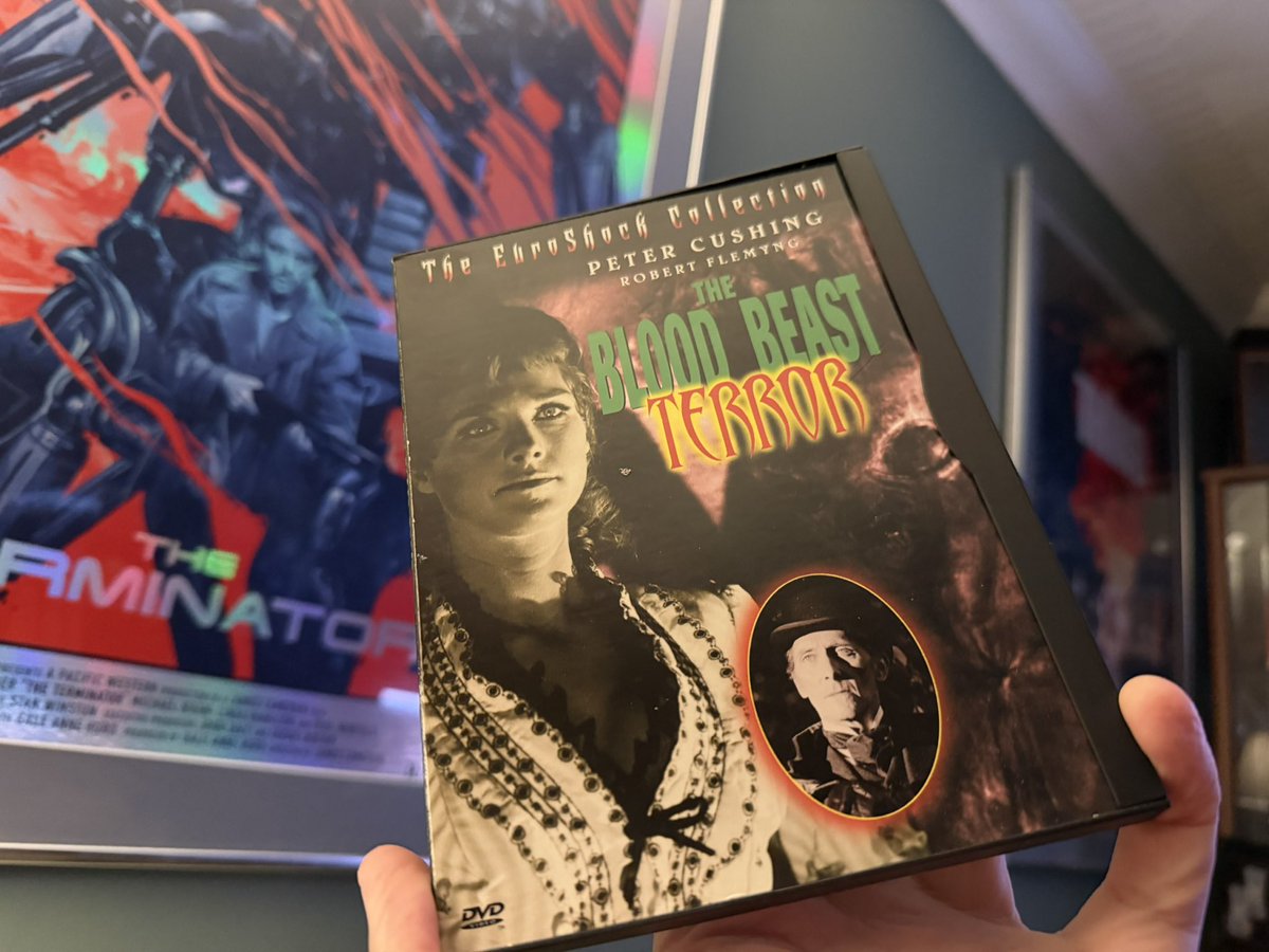 the4kCollectivE's tweet image. Today’s new addition to the DVD Snapper case collection. 

Peter Cushing in The Blood Beast Terror. And it’s a movie I’ve not seen. 

#DVD #PhysicalMedia #Horror #SnapperCase #SnapCase