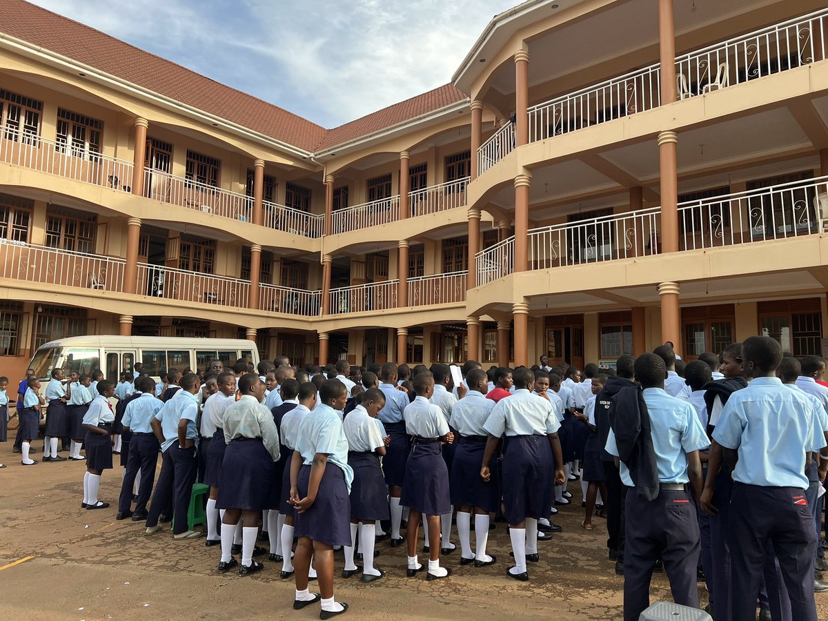 Association des professeurs de français en Ouganda tweet media