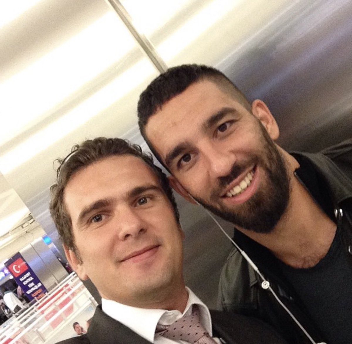 AlperUnuvar's tweet photo. Tebrikler Kaptan. Sonu Avrupa Şampiyonluğu olsun. Her daim seninleyiz @ArdaTuran 💛❤️‍🩹 https://t.co/8DV62Vb4y3