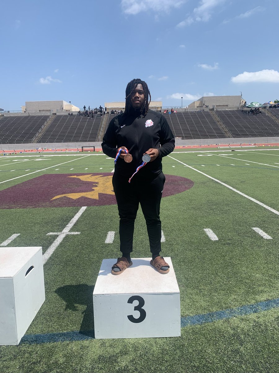 SpruceAthletics's tweet photo. Guess who’s going to Regionals @RaQuankelley17 is. Placed 2nd in discus and broke a school record. Placed 3rd in shot.
#75217allday
#SpruceUp https://t.co/gfykT6ZdOi