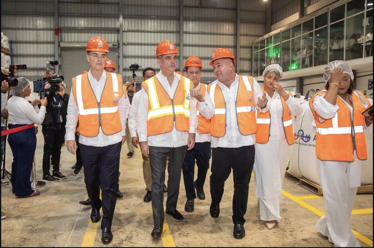 jmunne's tweet photo. San Pedro de Macorís, se convierte en el centro de reciclaje de mayor relevancia en el Caribe, con un potencial superior a las mil toneladas mensuales con 500+ empleos directos y encadenamiento nacional y global, aportando a la sostenibilidad de la industria y la economía. https://t.co/ro1Dy7SbBz