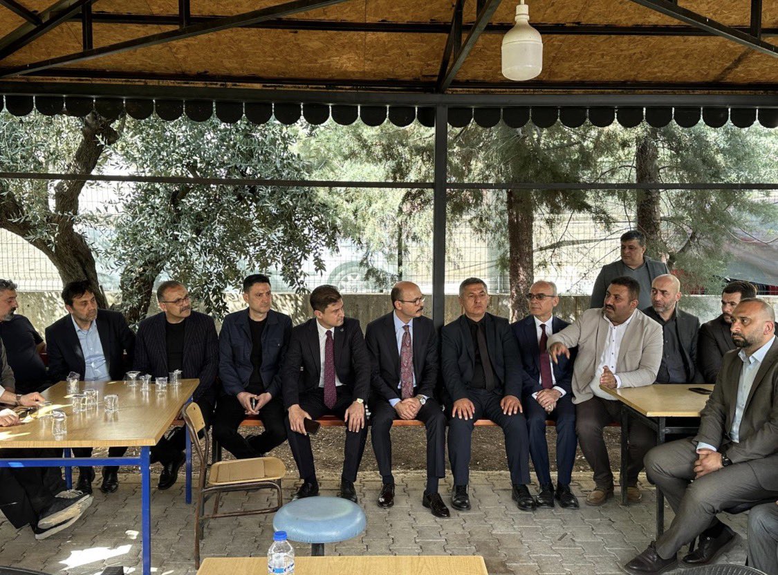 FerhatUtlu0180's tweet photo. Sayın Genel Başkanımız Talip Geylan ile birlikte Kahramanmaraş’ta hain saldırı sonucu hayatını kaybeden meslektaşımız ve yavrularımız için gerçekleşen basın açıklaması ve taziyelerine katıldık. @TalipGeylan06 https://t.co/mooNHToBrr