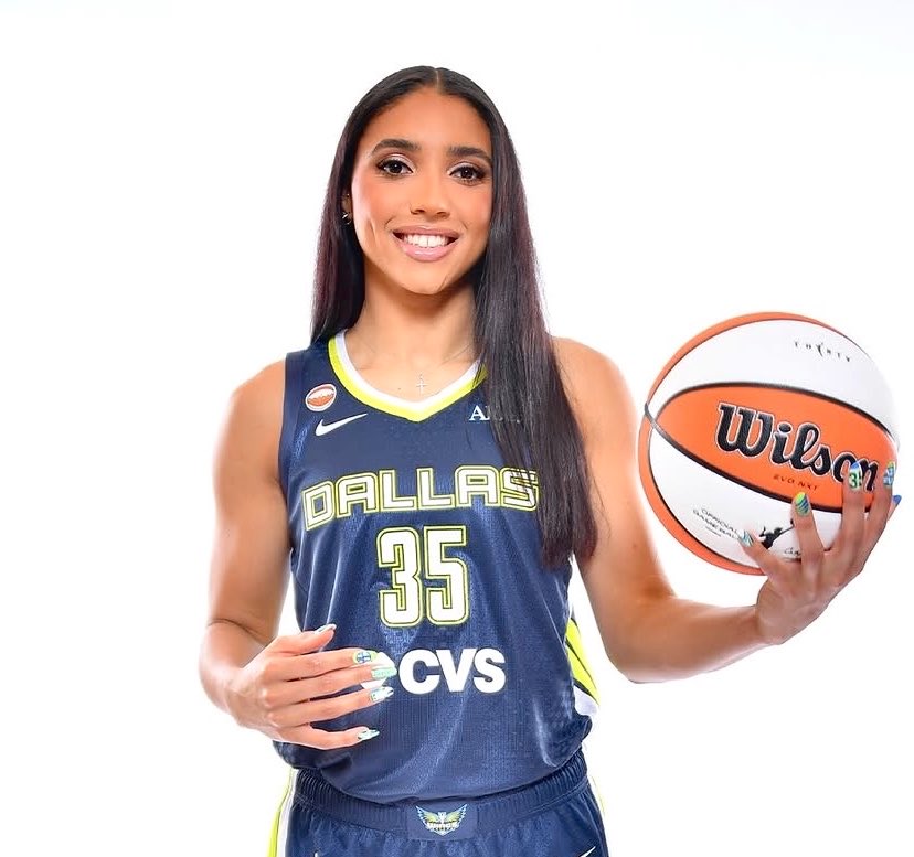 GUYS WAKE UP 😭😭😭 THIS PIC IS REAL