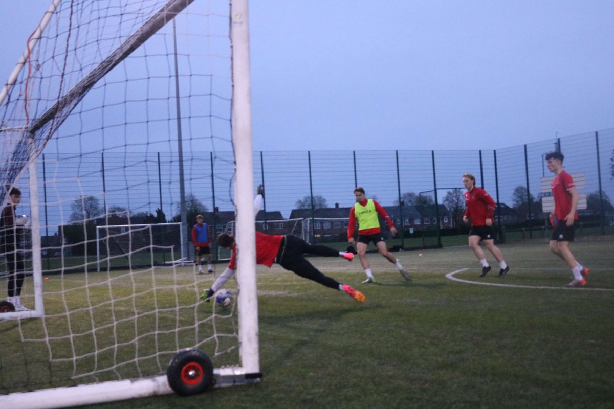 SpennymoorTown's tweet image. 🧤 Some stop, Brad! 

#Moors