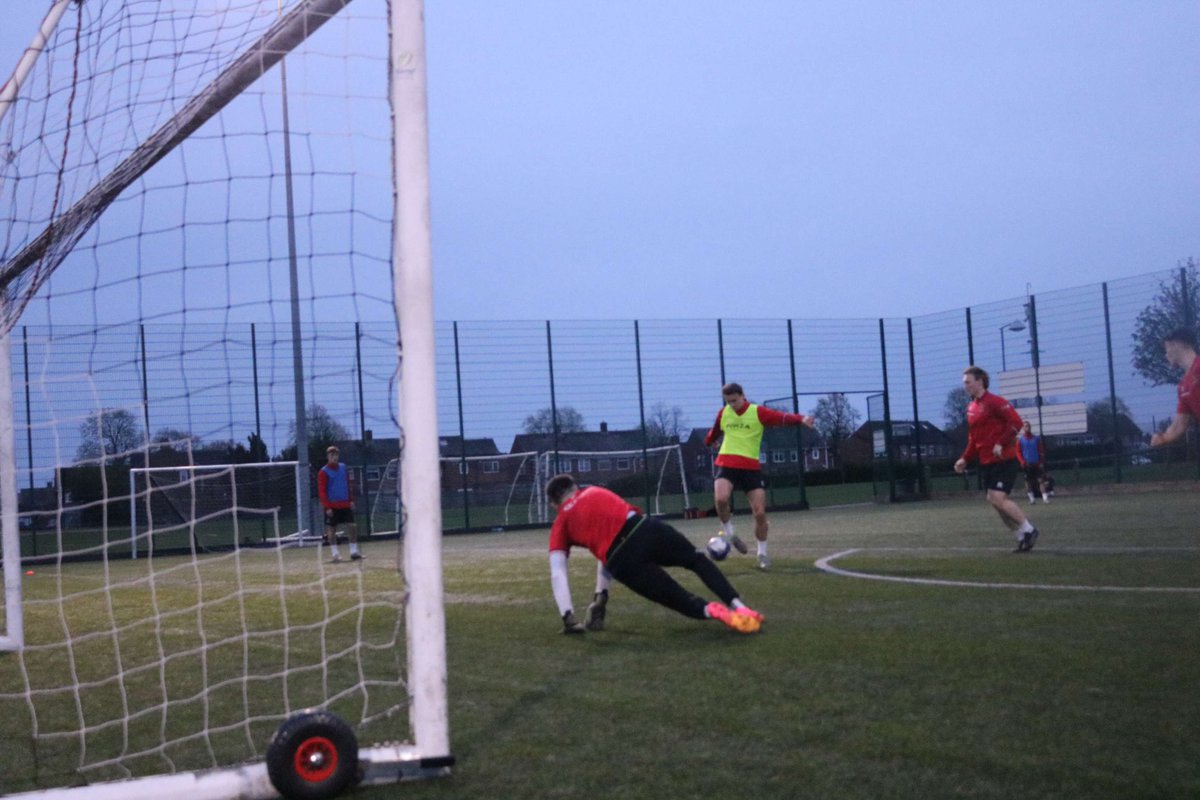 SpennymoorTown's tweet image. 🧤 Some stop, Brad! 

#Moors