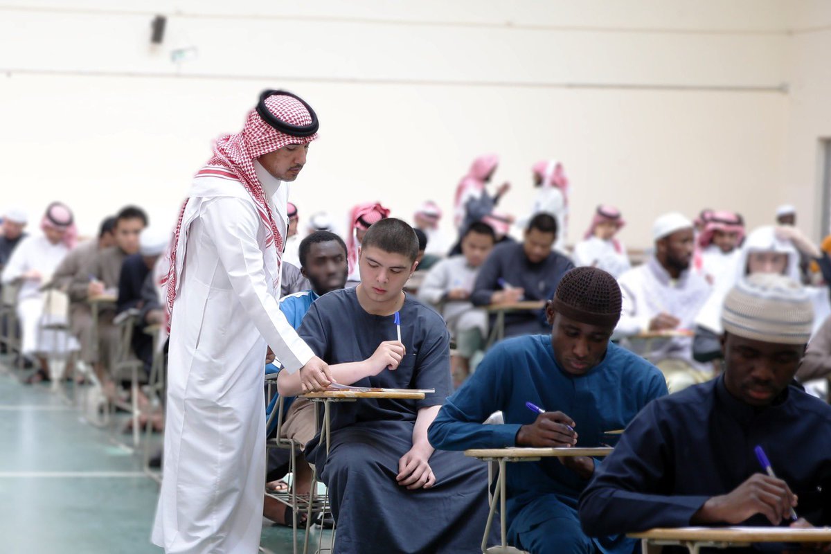 كلية العلوم الإنسانية والاجتماعية tweet media