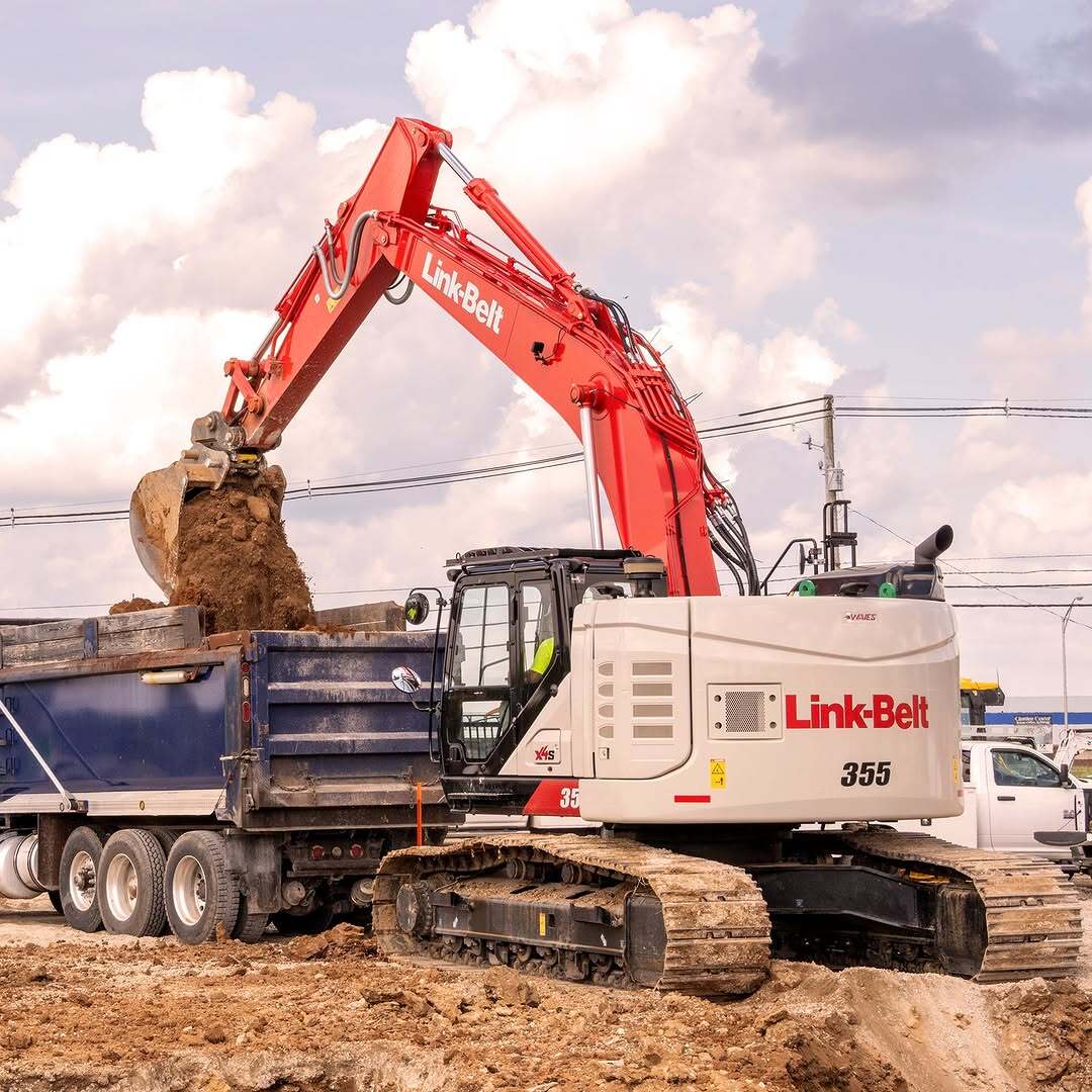 ESS1946's tweet photo. 💪 Conquer tight spaces like never before! The Link-Belt 355 X4S packs serious power into a compact design. Get superior visibility, unbeatable fuel efficiency, and custom control. 

#ESS #HereByHardWork https://t.co/EWFkxe43Mf