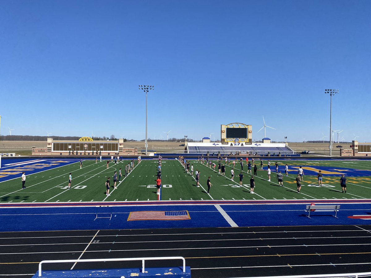 JordanHessbrook's tweet photo. Over 80 I.H.S. athletes at last week’s speed and agility workout! Great to see so many boy and girl athletes from multiple sports putting in work. Go Jackets! https://t.co/RqtqvpPu8z