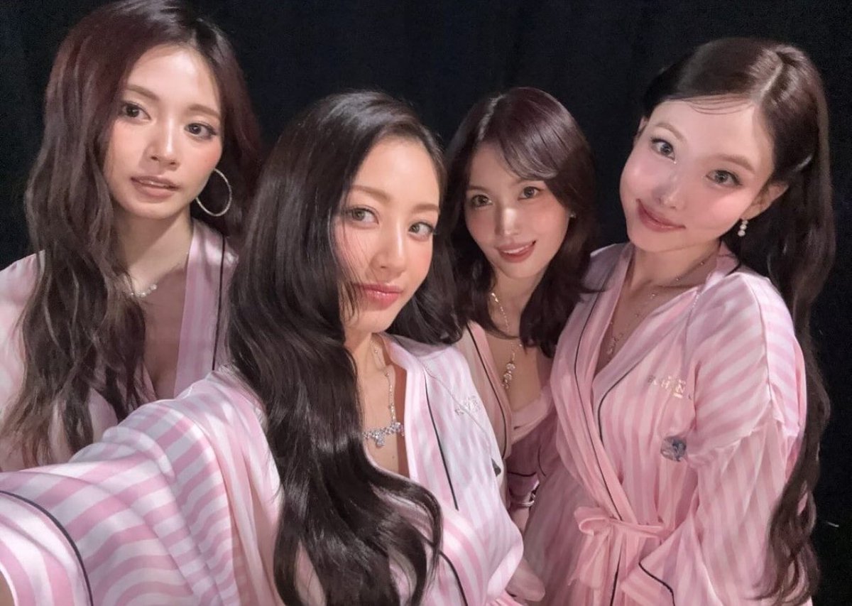 TWICE PUBLI tweet media