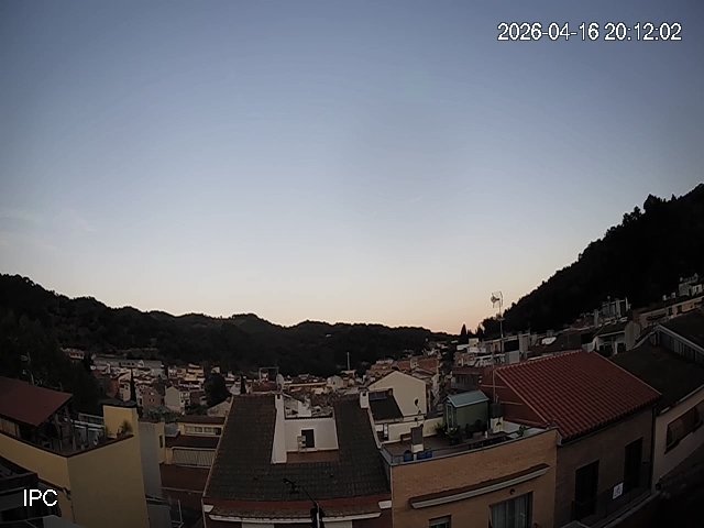 MeteoAdM's tweet image. #Bonvespre des de la part alta d'#ArenysdeMunt Avui el #dijous ha estat molt ☀️ un dia més, tant sols amb alguns cirrustrats al #matí i una temperatura més alta que ahir de 22°C 👇