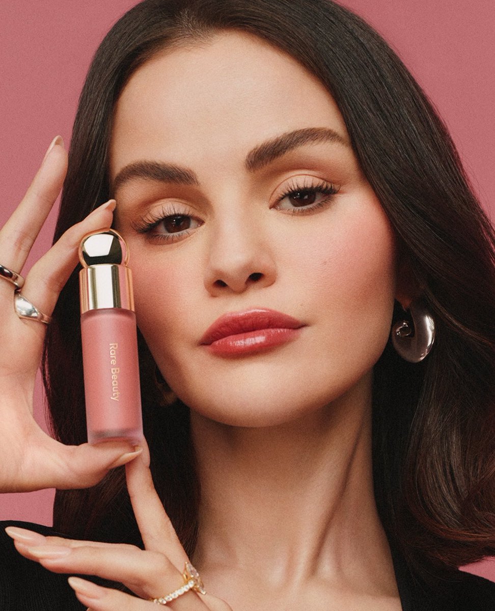 selenagomezbr's tweet photo. 🚨 EXPANSÃO!

Rare Beauty, marca de Selena Gomez, chegará oficialmente na Áustria, Holanda e Bélgica pela rede Douglas Nederland. https://t.co/CV0gBLo9JS