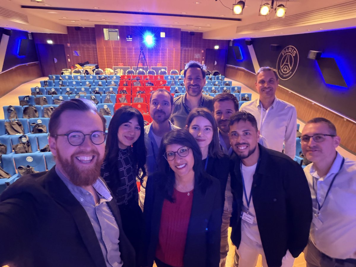 Cedric_r's tweet photo. On a parlé d’IA, de Cloud, de Cyber avec les partenaires @SewanGroupe, en direct du Parc des Princes. Un super moment d’échanges et une équipe Sewan au top !
Bonus perso : ma première d’interview de sportif avec Pedro Pauleta @pauleta_pedro en direct de la salle de presse du @PSG_inside.