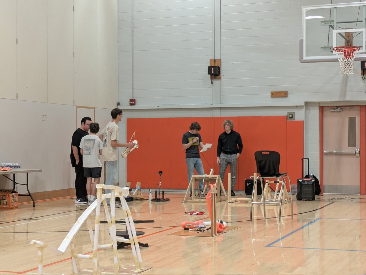 HanoverHS's tweet photo. Physics Night at HHS! #hpsdawesome @HanoverPublic https://t.co/kwB41tx7vz