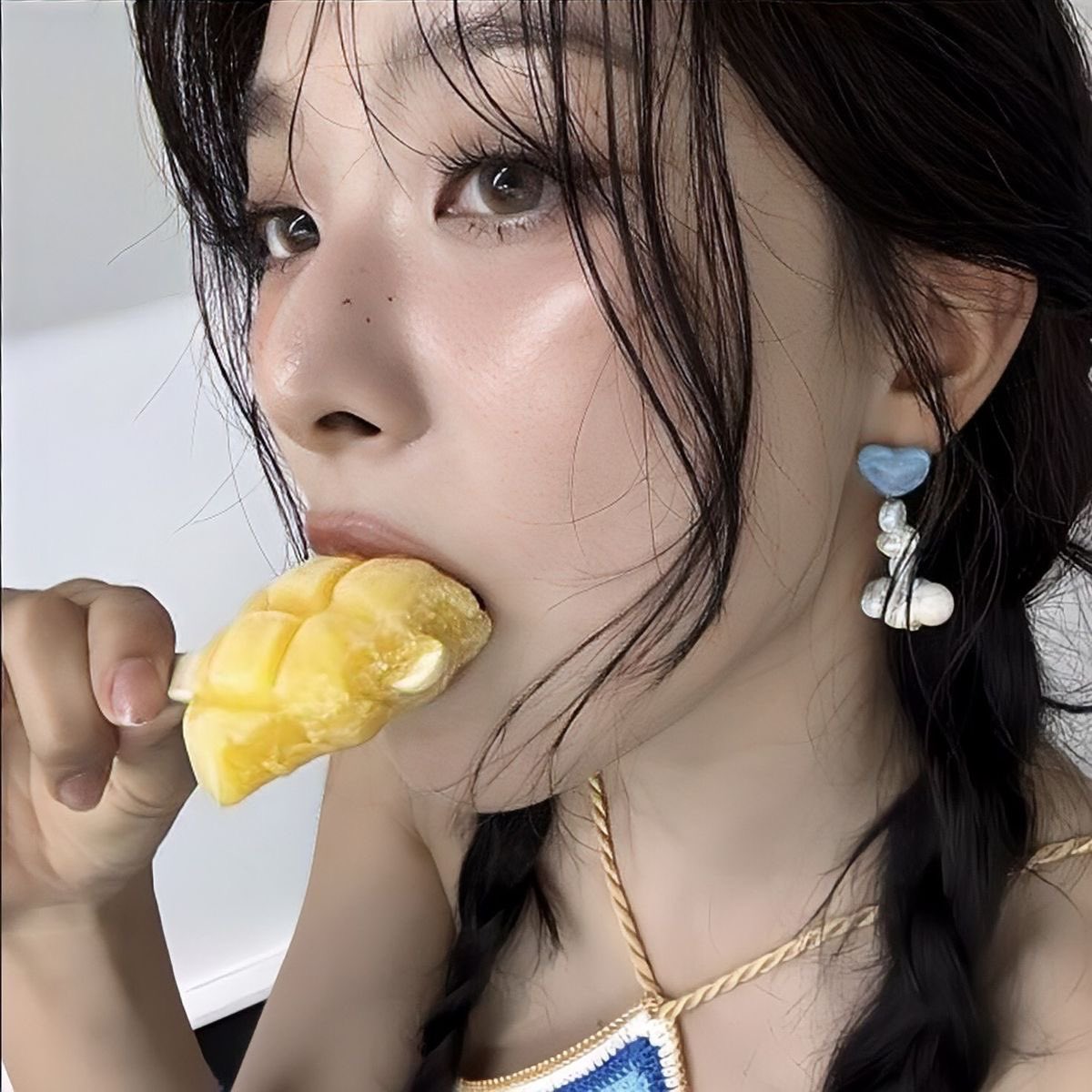 Do you think I have pretty eyes?