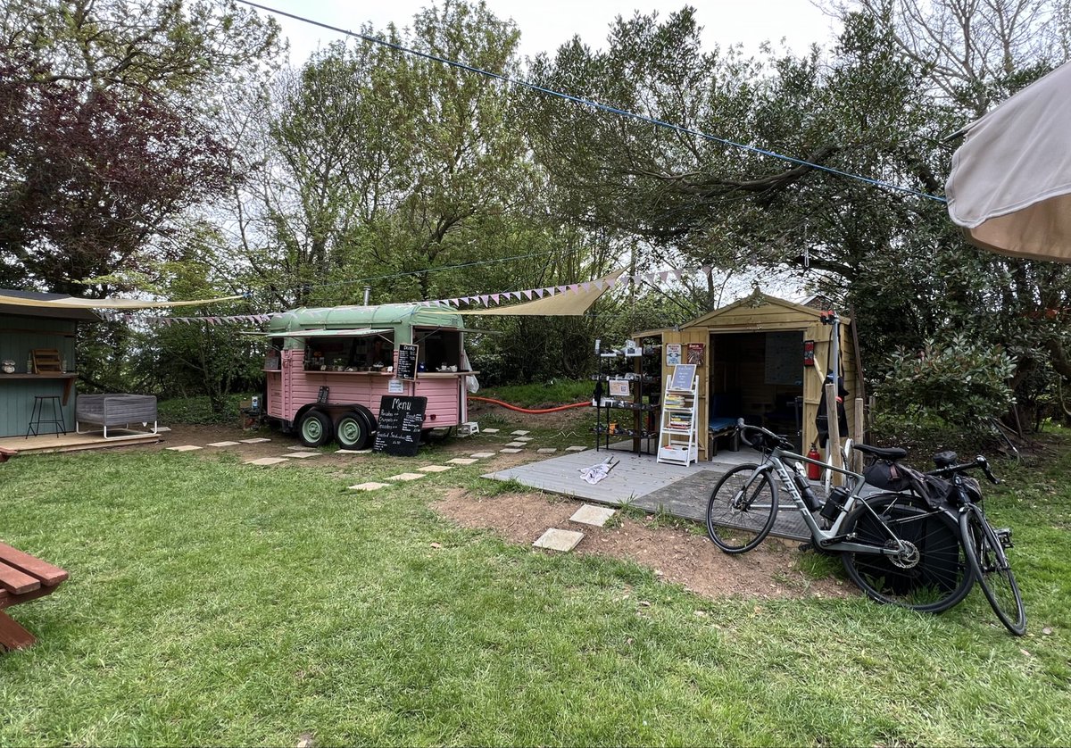 HaveringCycling's tweet photo. Havering CTC group ride Sunday 19th April. Destination- Boreham “The Galloping Grind” Ride distance about 55 miles. Meet- 8:45 for 9am start outside Roomes (Fashion and Home) store, 41-49 Station Road, Upminster, RM14 2SX https://t.co/rUUDmG1ezo