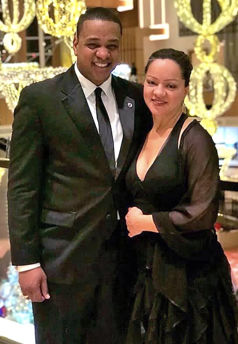 🇺🇸 🚨 HORROR EN VIRGINIA: Ex Vicegobernador le disparó a su esposa frente a sus hijos y se quita la vida.

Una tragedia inimaginable sacudió la madrugada de este jueves 16 de abril en Annandale, Virginia. Justin Fairfax, quien fuera el segundo hombre más importante del estado