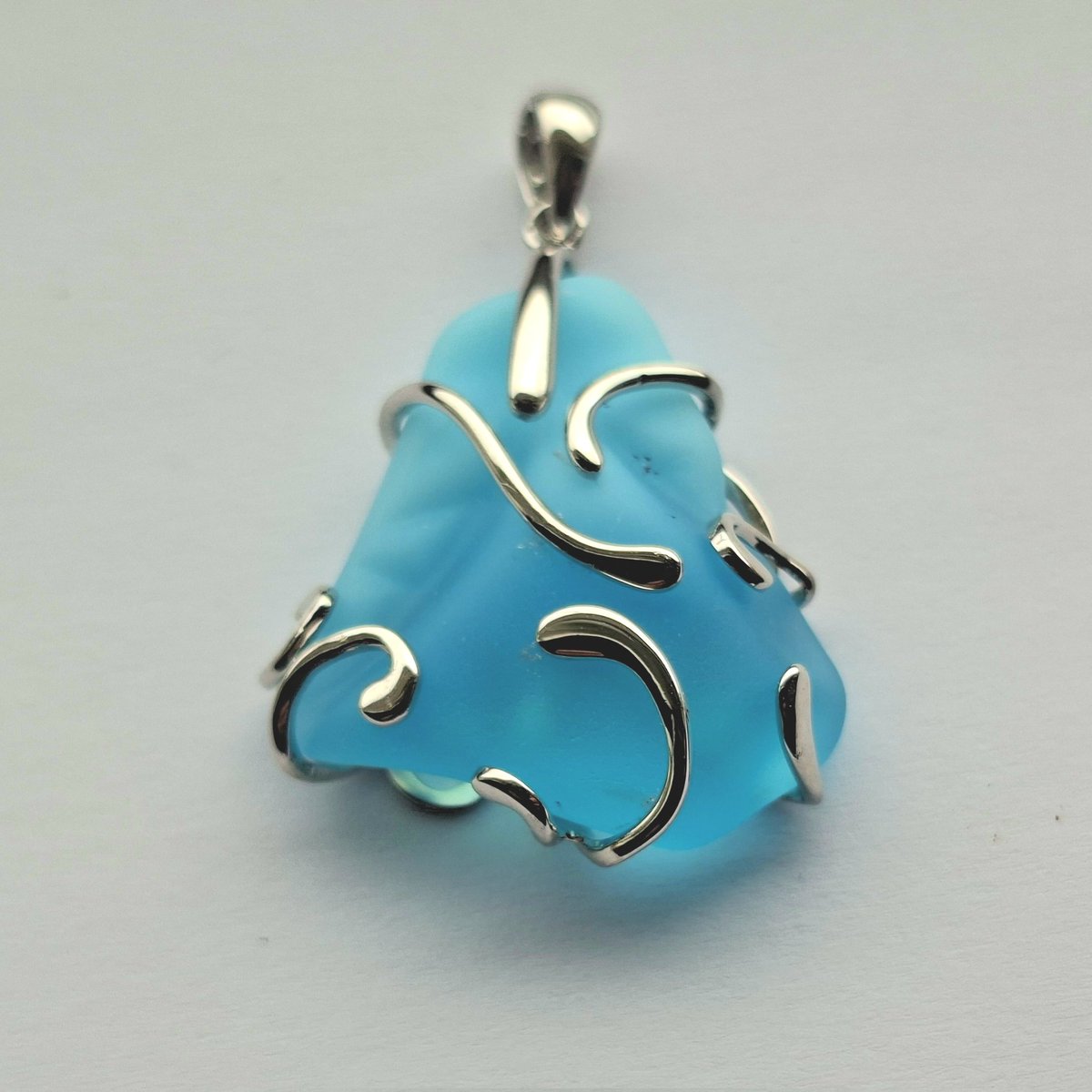 CatherineMMunro's tweet image. Recent storms have brought some beautiful treasure to our beaches. I have turned them into some seaglass pendants and earings that are available to buy. Link in comments #Shetland
