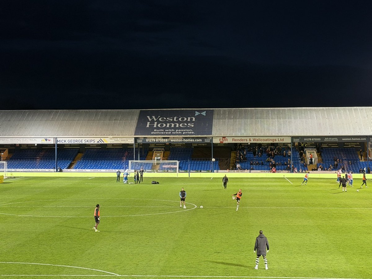 ScottyPufc's tweet photo. Poor turn out from the LR crowd tonight #pufc #closeLR https://t.co/BFUWSJcOvk