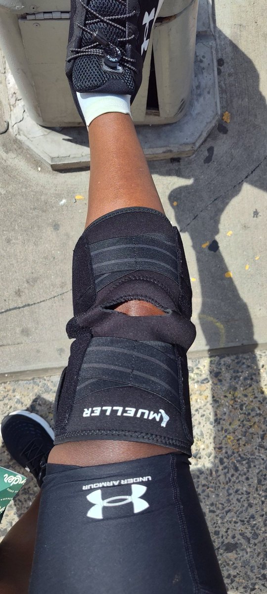 bushwickrunner's tweet photo. Day 2 running outside.   Trying out a new knee brace.   I might have to get something a little smaller but it felt good again getting some miles in.    #beatyesterday #garmin https://t.co/8TER6vayYt