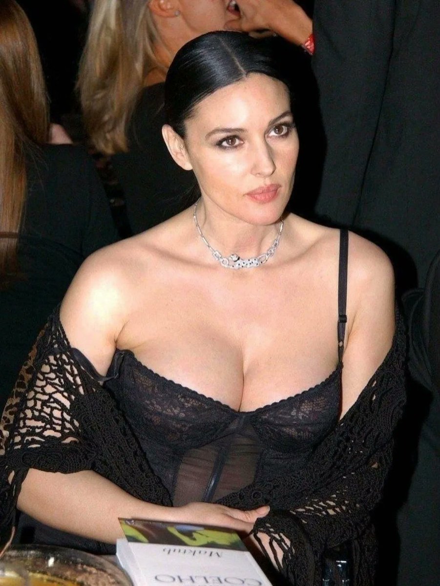 addictionfemme's tweet photo. monica bellucci on this day https://t.co/zTt2R2f1xu
