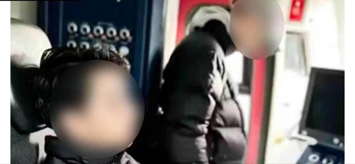 pneumannberlin's tweet image. Junge Männer kapern in S-Bahnen Führerstände, Teil 2.

Ein besorgniserregender Trend: Die Zahl der registrierten „unsachgemäßen Zugmitfahrten“ hat sich vervierfacht, zeigen Zahlen der #Bundespolizei #Berlin. Jetzt wurden neue Vorfälle bekannt. #DB #Bahn

Link im ersten Kommentar.