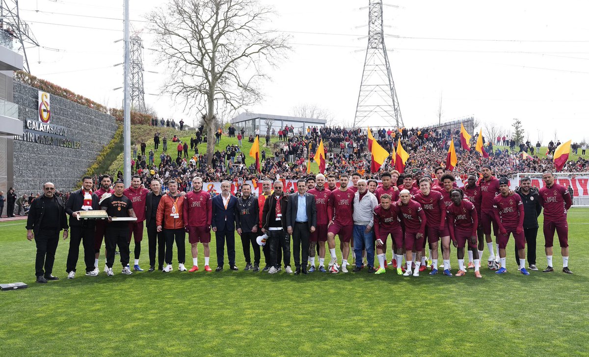 Tugi_AmcA's tweet image. İyi Geceler Galatasaray Ailesi ⭐️⭐️🌟⭐️⭐️

#KONSANTRASYON #GBvGS 🦁🧡❤️
#Hedef26 🏆