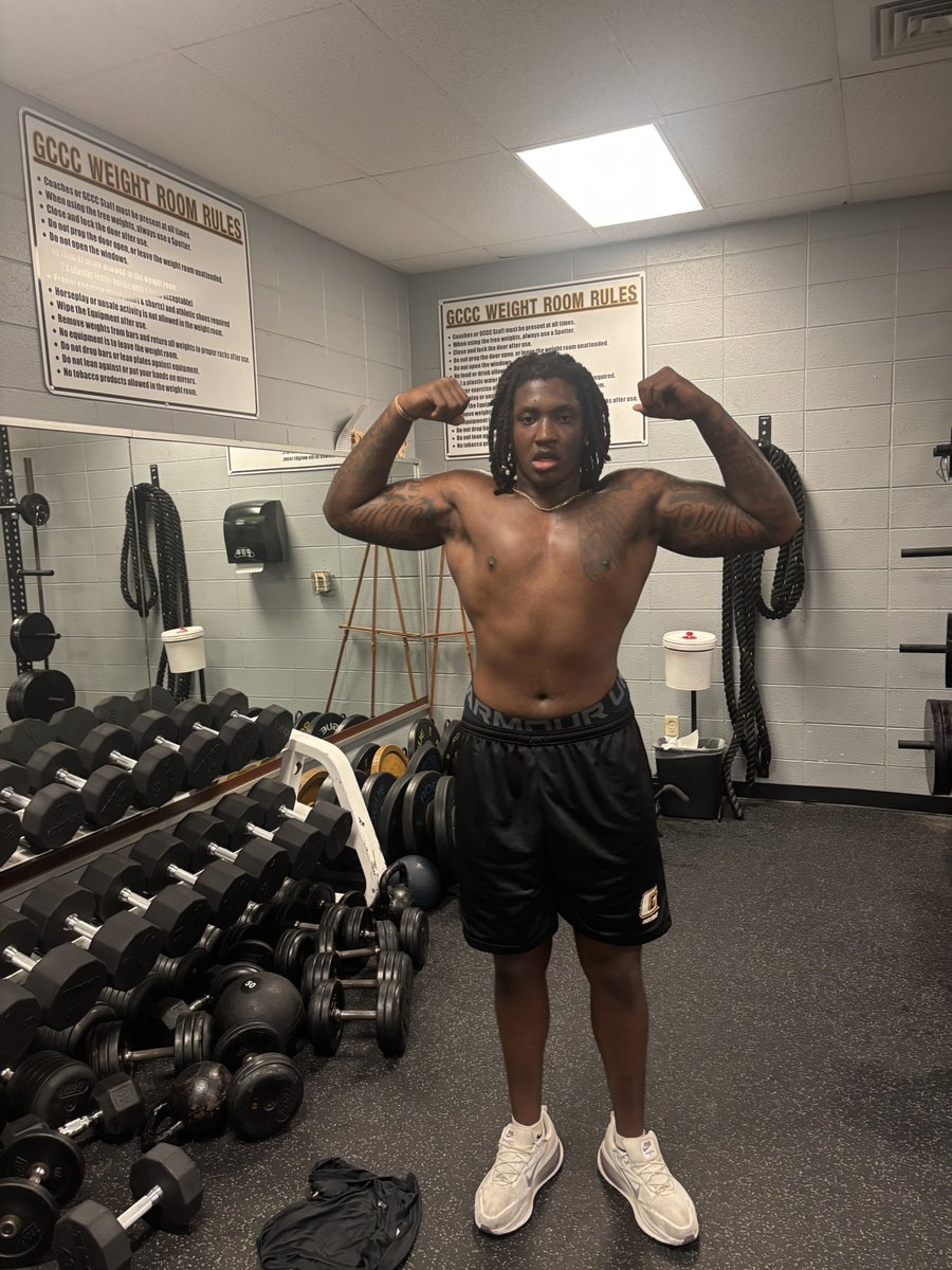 Giovanni_Divers's tweet photo. Spring Ball @GCCC_FOOTBALL Only Did 5  Practices 
6’4   260‼️
3 Years of Eligibility!!! https://t.co/4YlEJmG42G