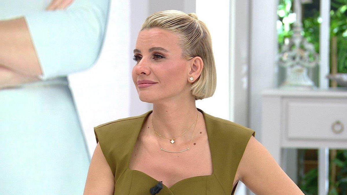 Gündüz kuşağı programlarının tamamen kaldırılmasının tam zamanı 

Her gün aynı senaryo: kavga, gözyaşı, ifşa, mahremiyetin hiçe sayılması… İnsanların en zor anları reyting uğruna ekranlara taşınıyor. Topluma ne katıyor, neyi düzeltiyor gerçekten sorgulamak lazım.

Bazı