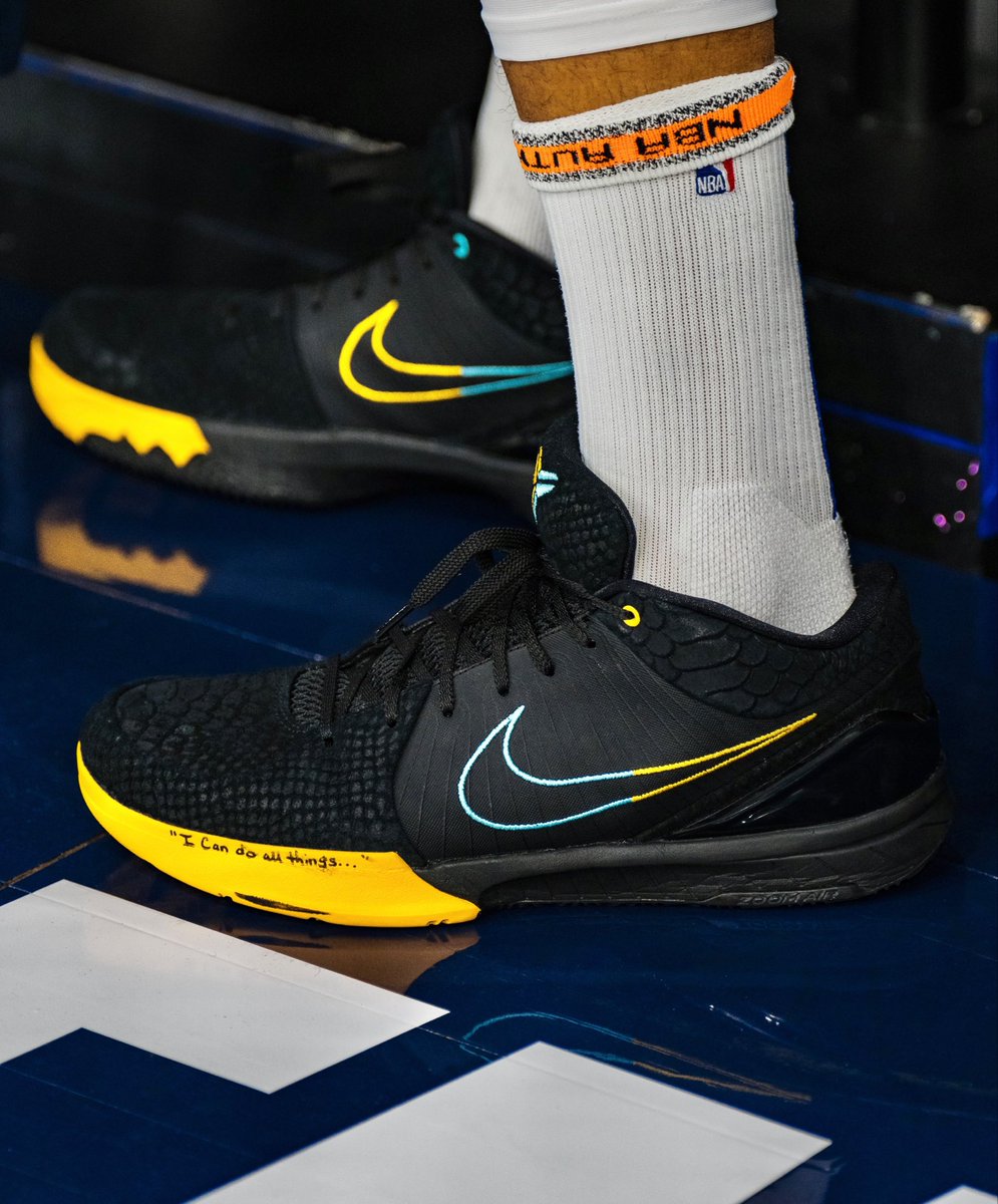 JustFreshKicks tweet media