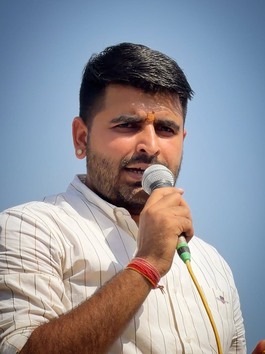 Mahendraaa77's tweet photo. भाटी है तो भरोसा है
#ओरण_बचाओ_पद_यात्रा 
#विश्वास https://t.co/6JpHKIbwem