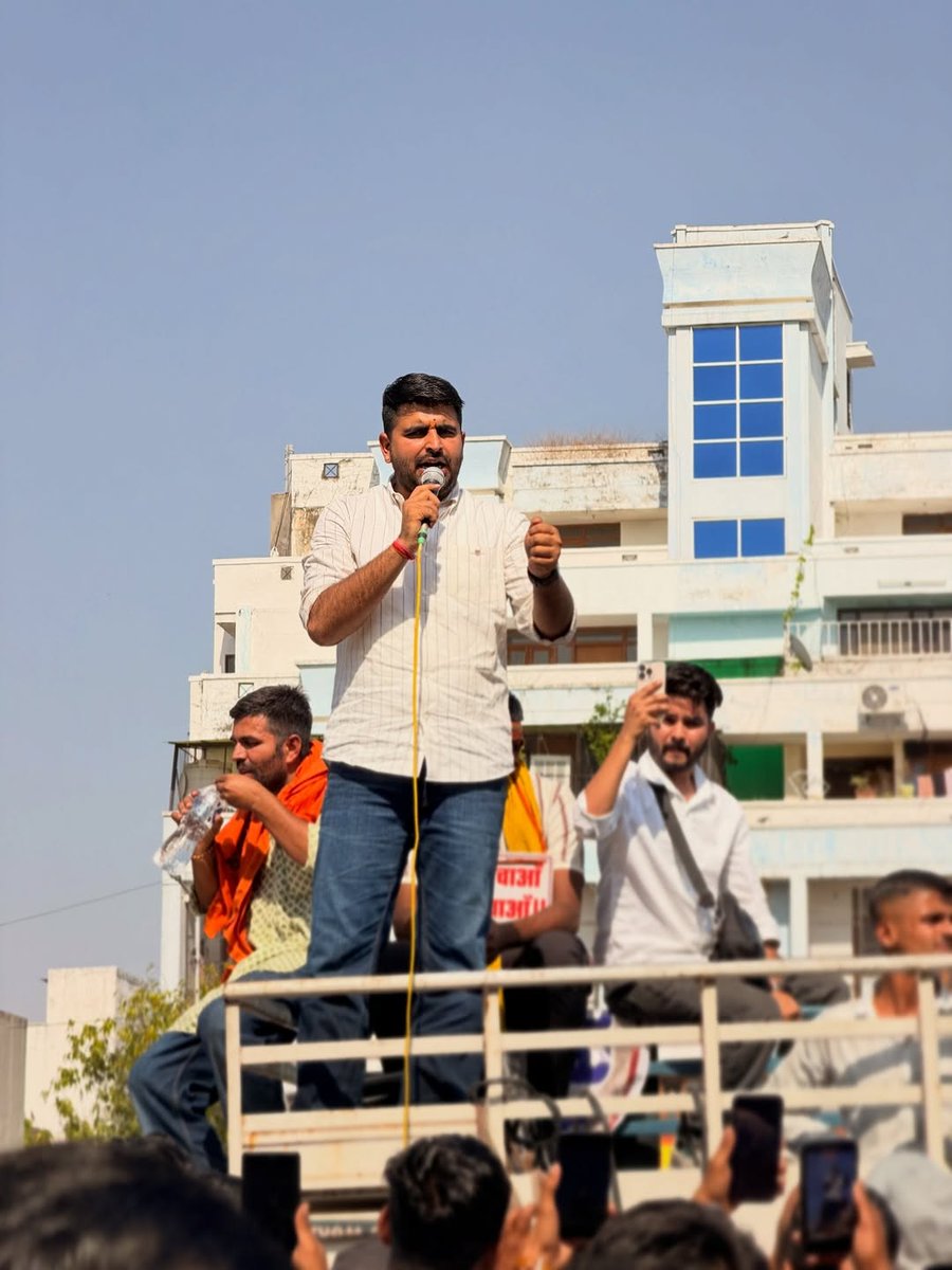 Mahendraaa77's tweet photo. भाटी है तो भरोसा है
#ओरण_बचाओ_पद_यात्रा 
#विश्वास https://t.co/6JpHKIbwem
