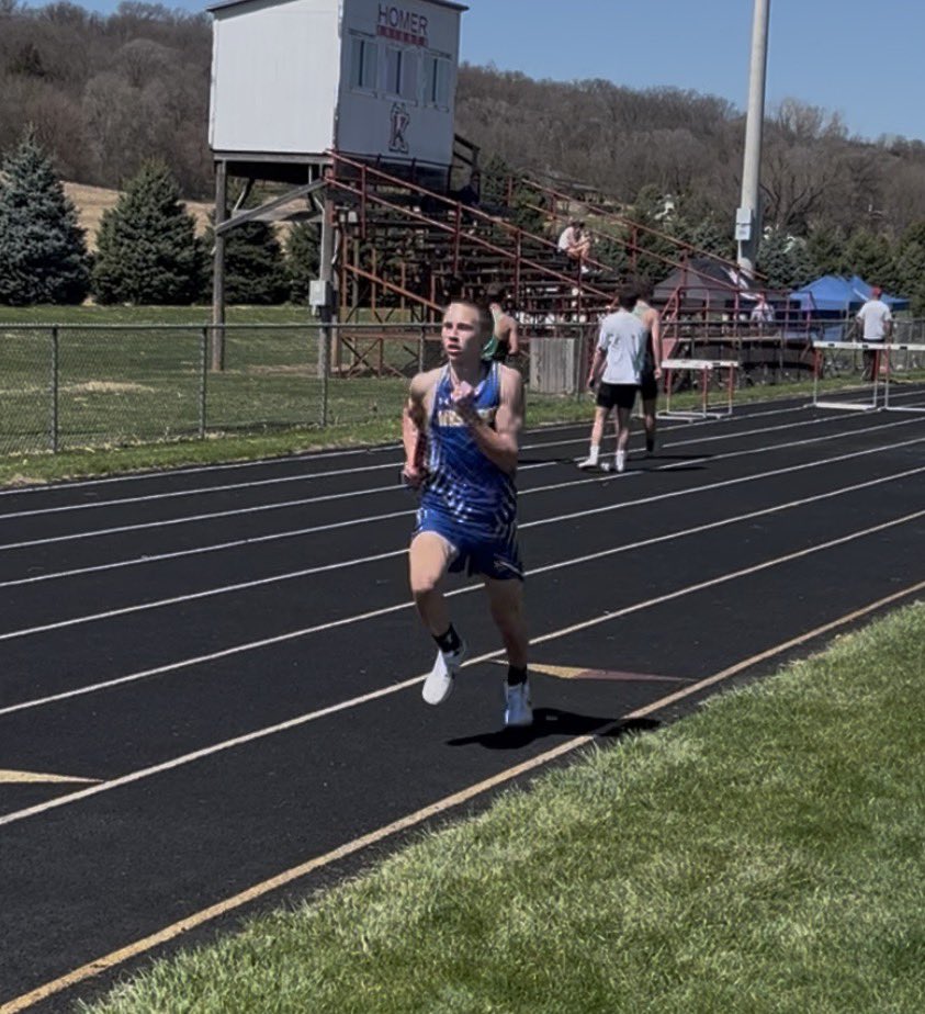 justinhazard6's tweet photo. HOMER INVITE 

The boys Distance Medley runs a college Dmed, finishing 2nd 💪
1200 Jacob
400 Bryce
800 Versch
1600 Mack

11:54 https://t.co/3UIzmpwPsq