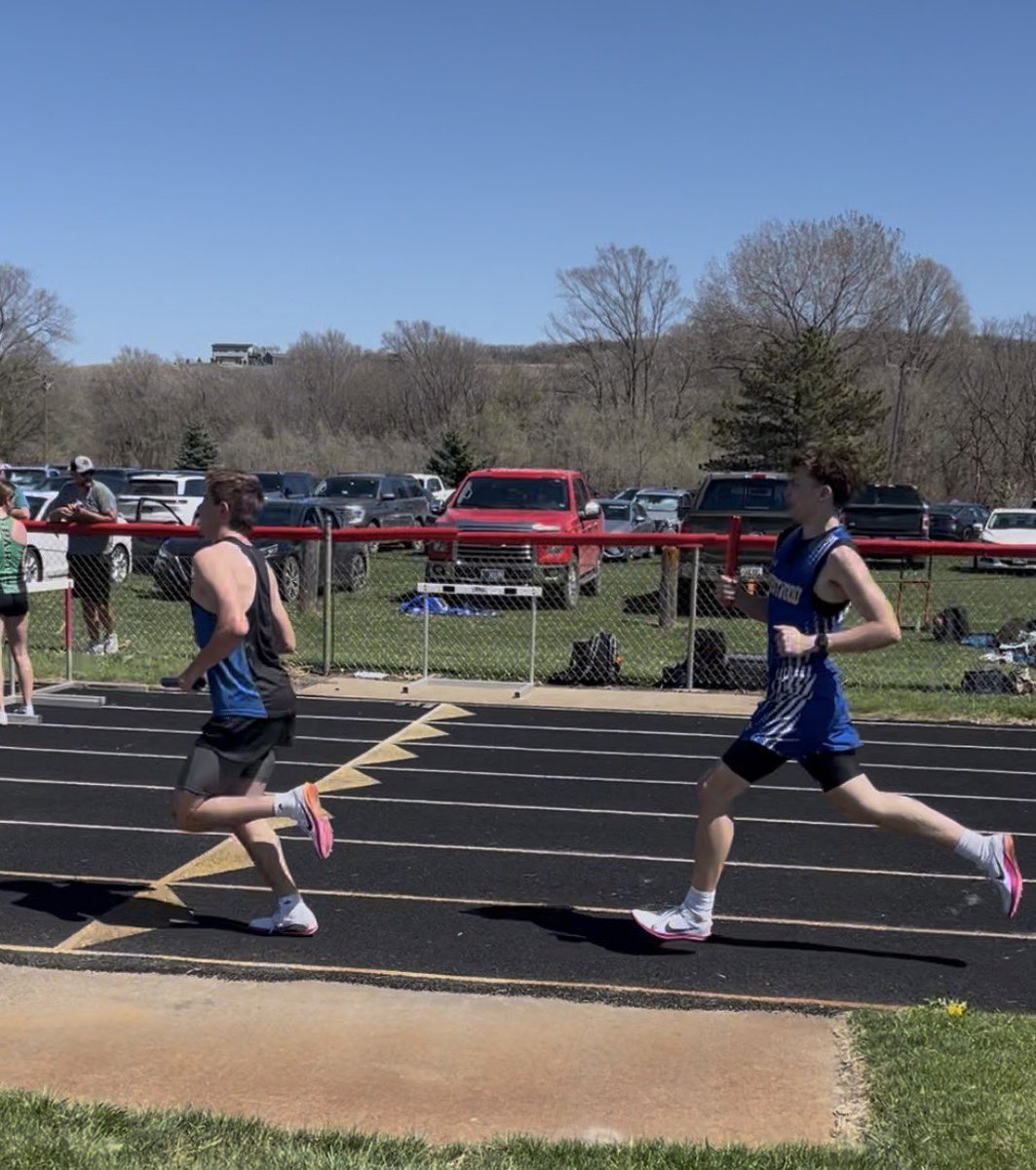 justinhazard6's tweet photo. HOMER INVITE 

The boys Distance Medley runs a college Dmed, finishing 2nd 💪
1200 Jacob
400 Bryce
800 Versch
1600 Mack

11:54 https://t.co/3UIzmpwPsq