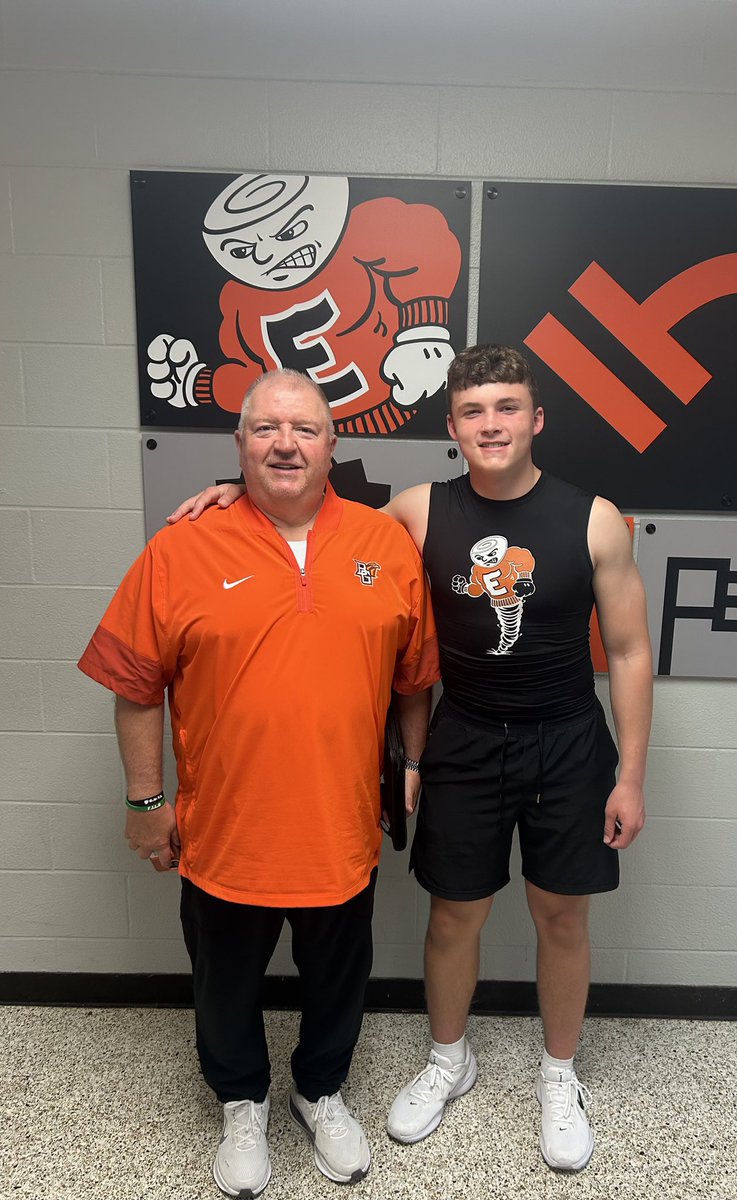 WilliamBowers25's tweet image. Thank you @Official_CoachA for coming by and talking @BG_Football with me today! Really excited to see what the future holds with @froelich51 and @CoachGarvin3 and the Bowling Green special teams unit!  Looking forward to getting back to campus! 
#GUTS 🟠🟤 #GoFalcons