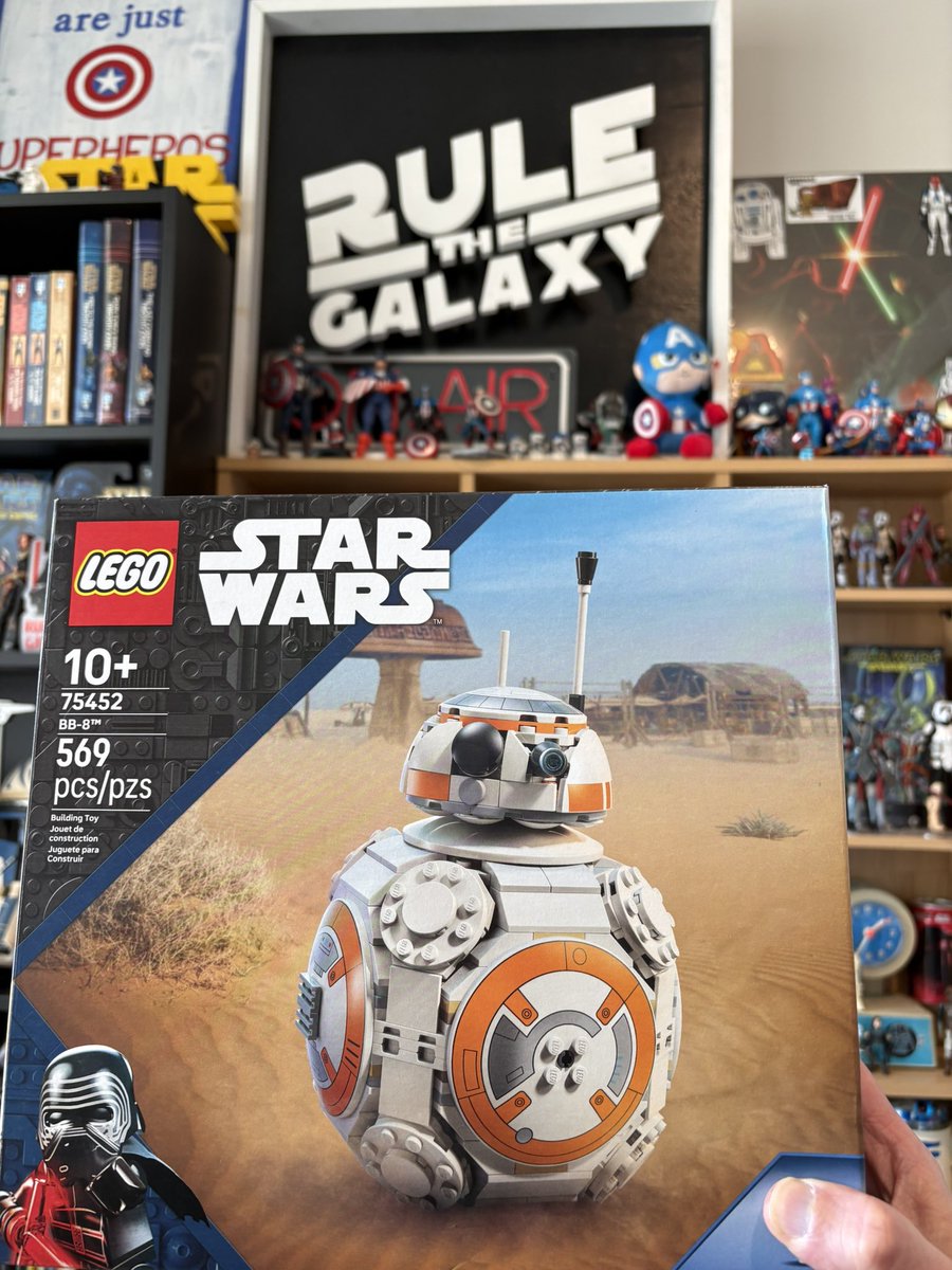 RuleTheGalaxySW's tweet image. I am moving into the level of @amulinaro 
Getting #StarWars stuff from friends is the best!
@iuhoosier93 is the coolest!
Thanks for the #BB8 #LEGO