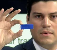 El cajitas bien machin cuando presentaba cajas vacías y memorias USB con capítulos de la vecindad del chavo, que alguien le cuente que sus delitos no prescriben. Saludos hasta Managua cobarde. <a href="/MarlonOchoaHN/">Marlon</a>