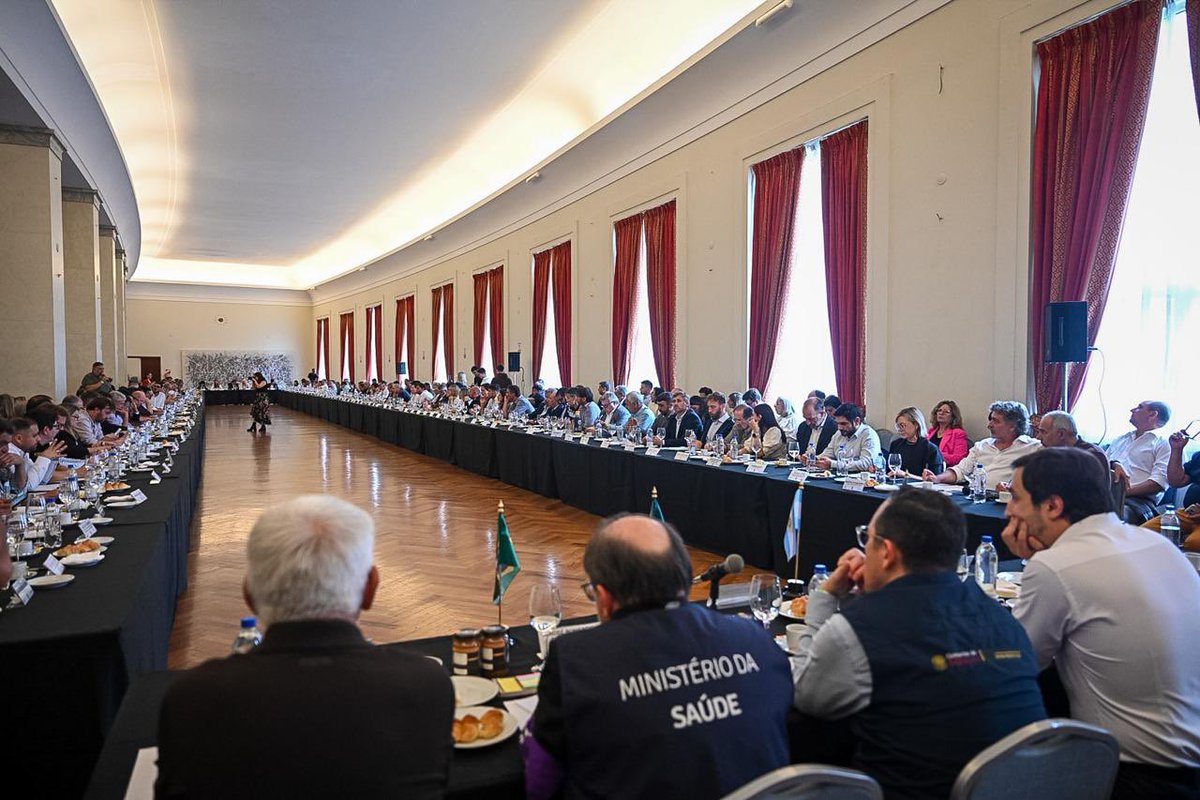 Desde la Provincia de Buenos Aires y cada uno de los municipios tenemos la decisión de seguir impulsando políticas públicas que prioricen el acceso a la salud y el cuidado de todos nuestros vecinos y vecinas.

Por eso, en un contexto de creciente demanda, lejos de mirar para otro