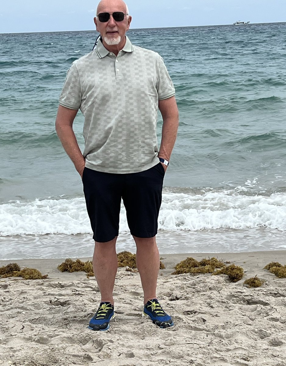 MarkVHansen's tweet image. Each of us has more talent than we have ever turned into cash. - Mark Victor Hansen

#positivevibes #mindset #wednesdayvibes