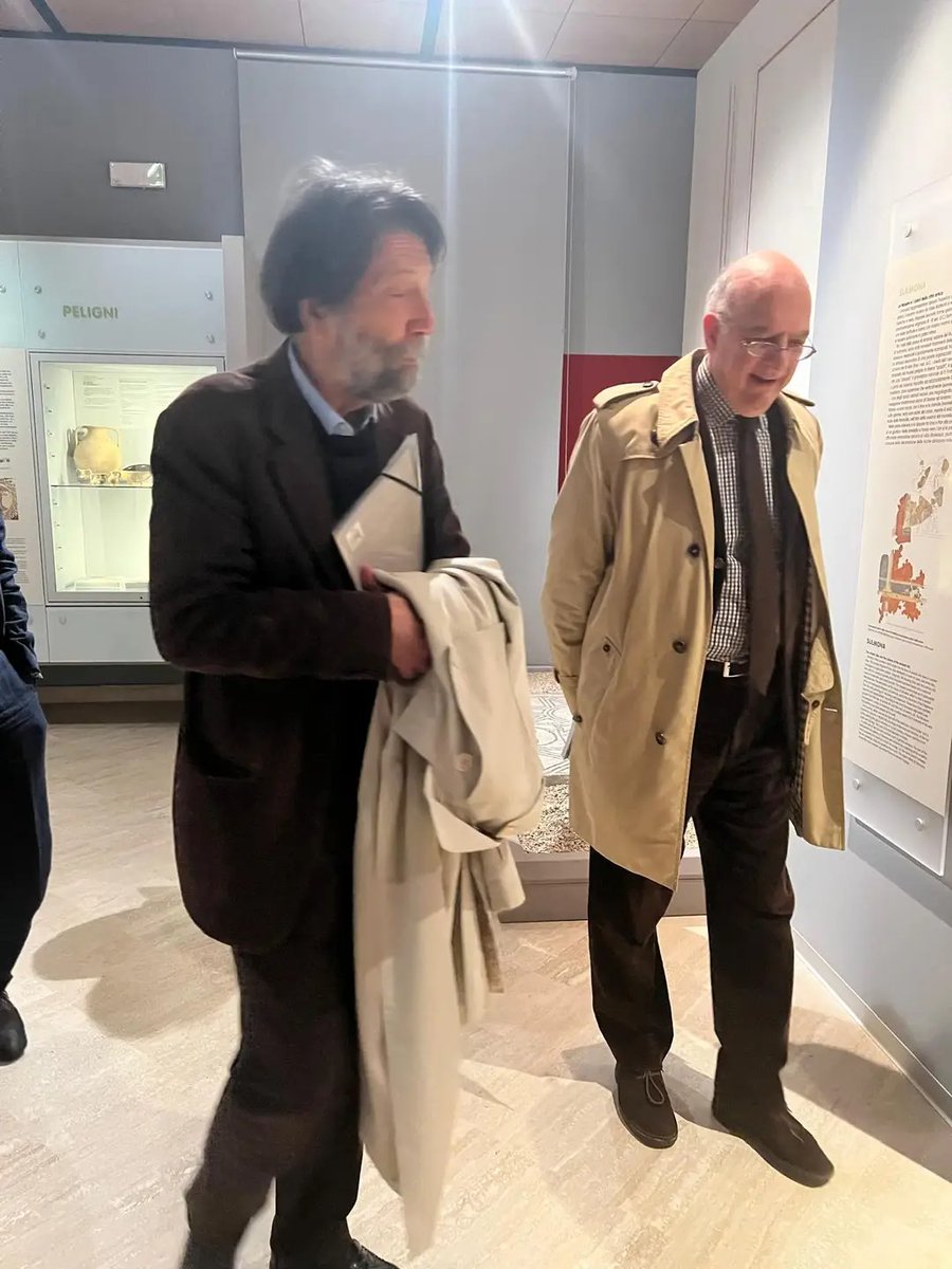 E vabbe' dai, "Speciali" lo siete davvero, ma mai quanto la cornice che calcate: Villa Frigerj vince sempre e su tutti, con il meraviglioso leccio, che troneggia dinanzi al suo ingresso! 
Quante ore della mia vita l'ho contemplato. ❤️