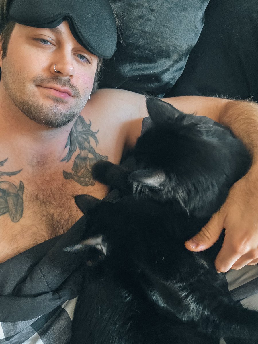 Aronzorz 🔜 Anime Detour tweet media