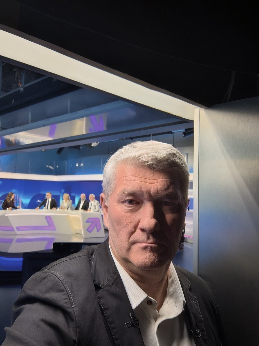 marcinfalinski's tweet image. Wcześniej z politykami w tle na #backstage przed #DebataGozdyry w polsatnews.pl ... potem też trochę o politykach... i to wszystkich opcji.
