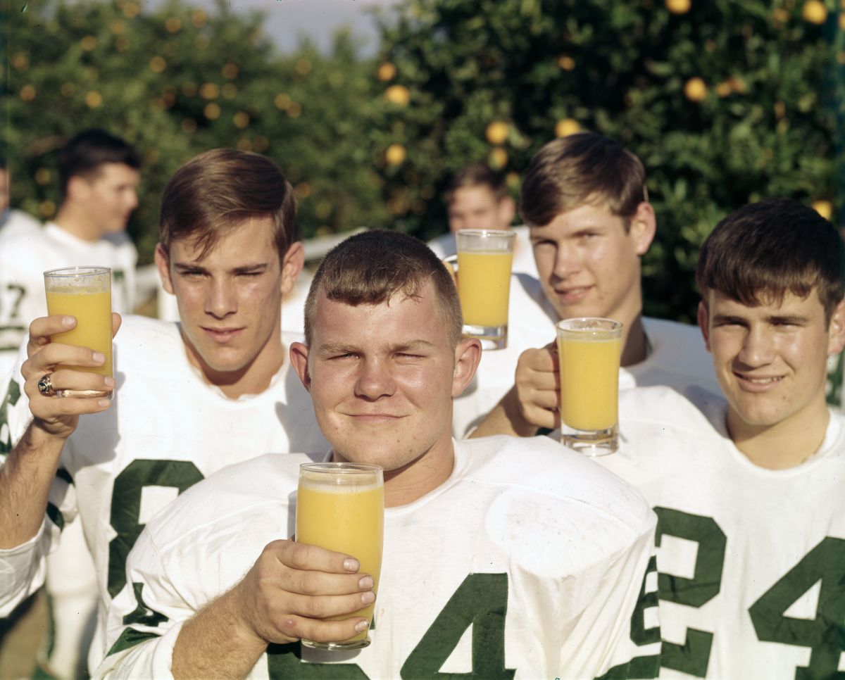 StateLibraryFL's tweet image. #OTD in 1967, orange juice becomes the official state beverage. #DYK you get a complimentary cup of orange juice at Florida’s welcome centers? @VISITFLORIDA @FLMemory @America250FL