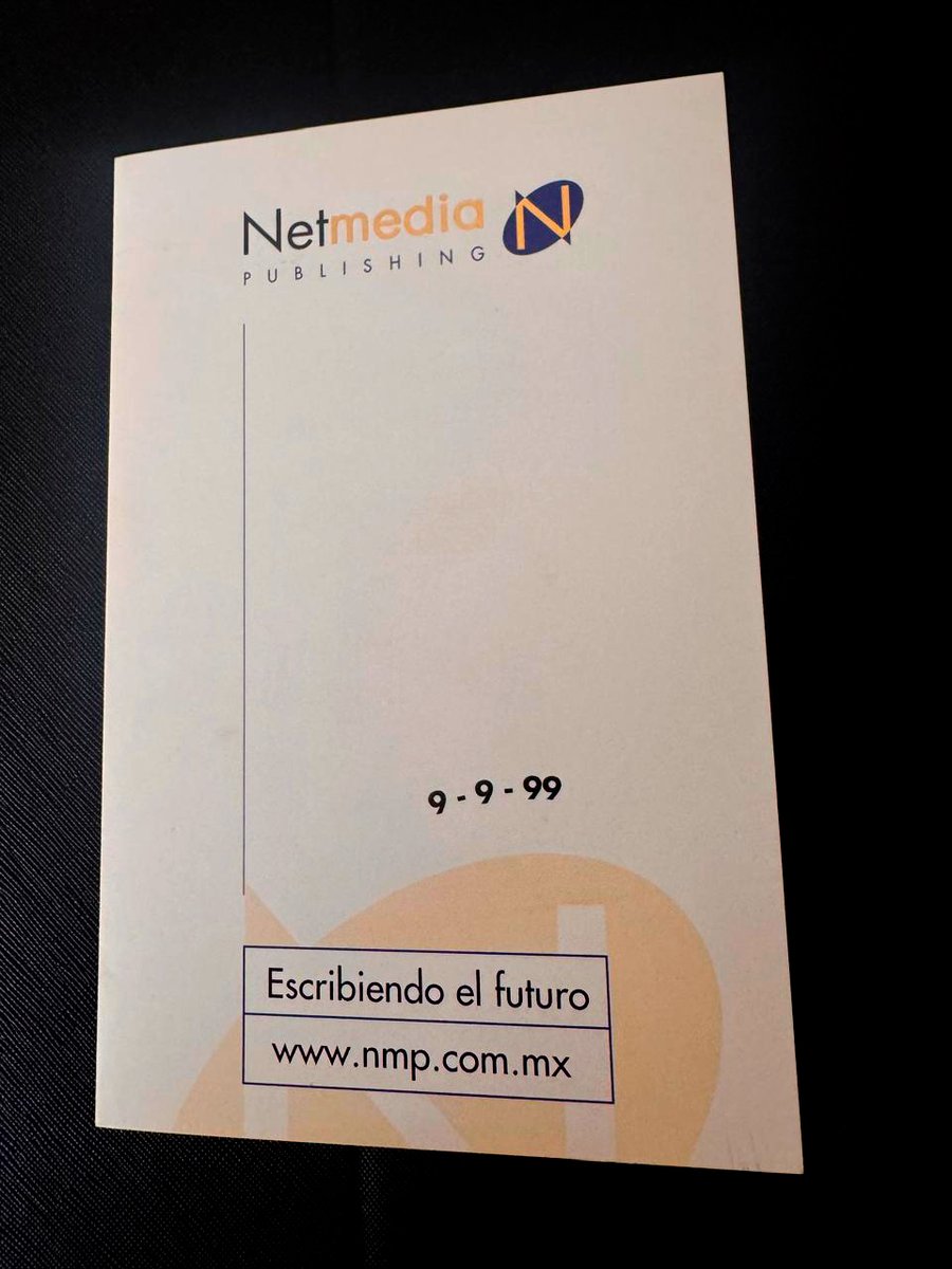 ITMastersMag's tweet photo. ¿Se acuerdan qué estaban haciendo el 16 de abril de 1999? 🤔 🧑💻
Mientras el mundo temía al "Y2K" y esperaba el estreno de Matrix, en una oficina llena de sueños —y el ruidito inolvidable de los módems conectándose a internet—, nacía Netmedia.
Hoy cumplimos 27 años 🥳 y, honestamente, ¡se nos han pasado volando! 😱
Desde aquel primer día, nuestra misión ha sido clara: conectar a los líderes de IT, contar las historias que importan y entender la tecnología antes de que se vuelva tendencia.
Pero nada de esto habría sido posible sin el verdadero "motor" de la empresa: Nuestra comunidad.